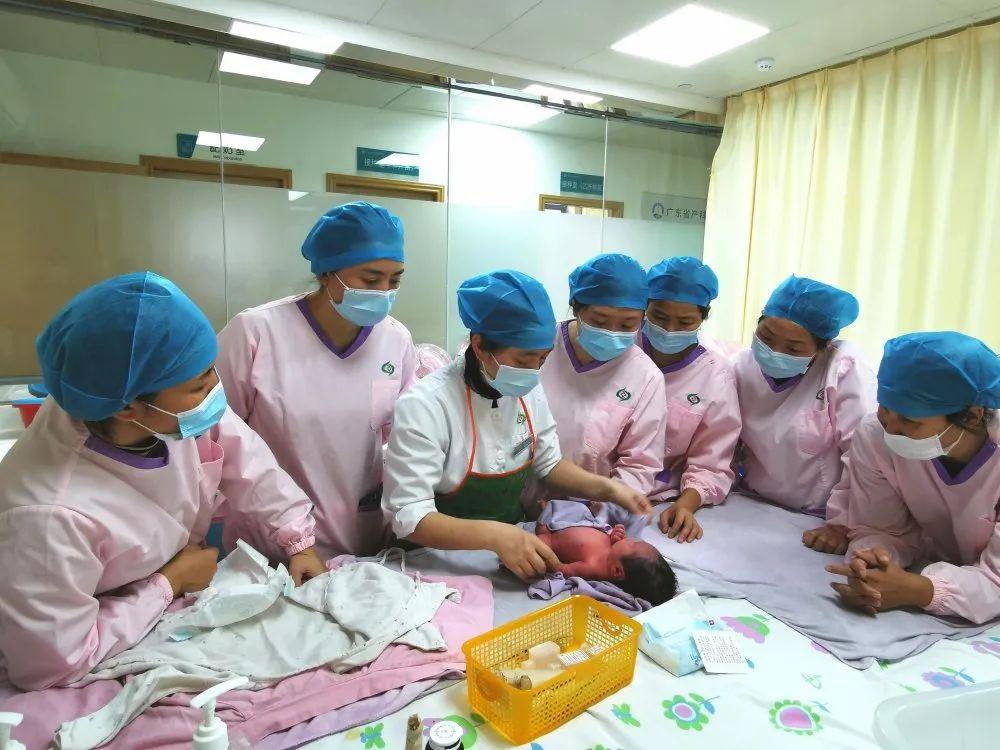 甘洛县妇婴监护型护送